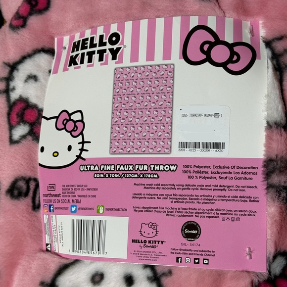 Hello Kitty Ultra Fine Faux Fur Soft Throw Blanket - Red Bows - 50"x70" - Picture 3 of 4